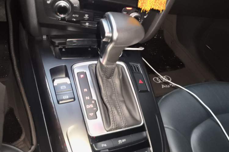 Used Audi A4L 2015 35 TFSI Automatic Comfort Model Gear Lever
