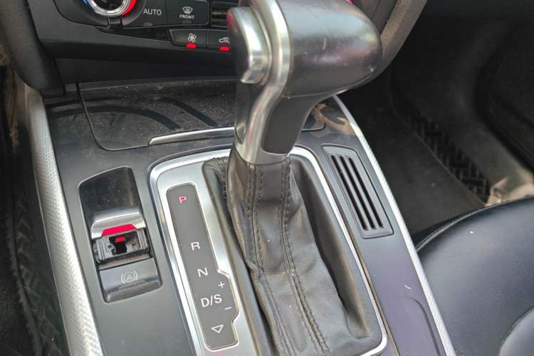 Used Audi A4L 2015 35 TFSI Automatic Standard Model Gear Lever