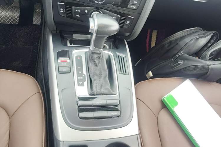 Used Audi A4L 2015 30 TFSI Automatic Comfort Model Gear Lever