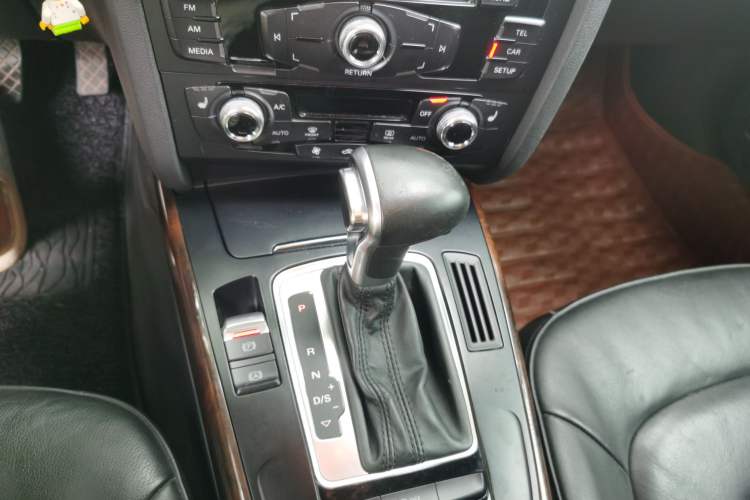 Used Audi A4L 2015 35 TFSI Automatic Standard Model Gear Lever