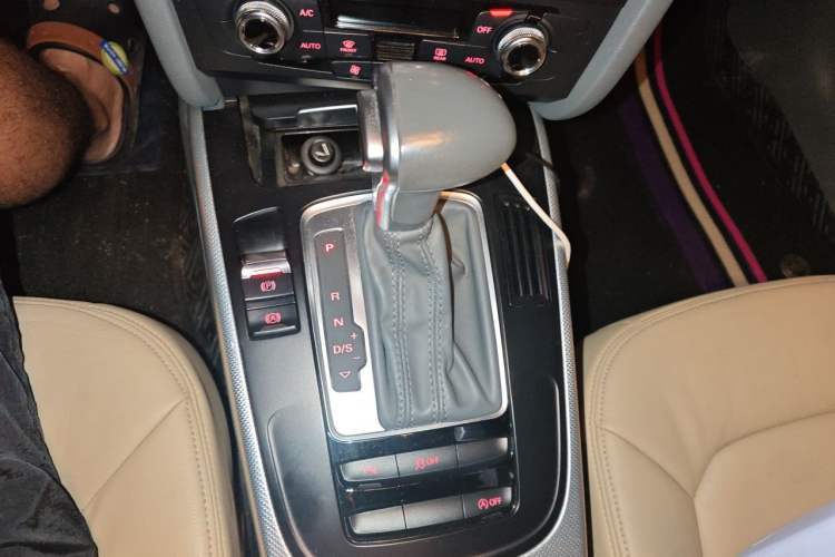 Used Audi A4L 2015 35 TFSI Automatic Standard Model Gear Lever