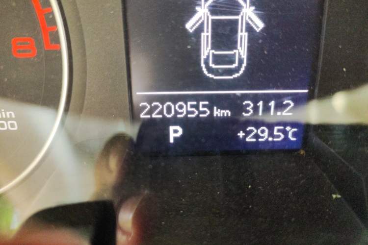 Used Audi A4L 2015 35 TFSI Automatic Comfort Model Odometer Close Up