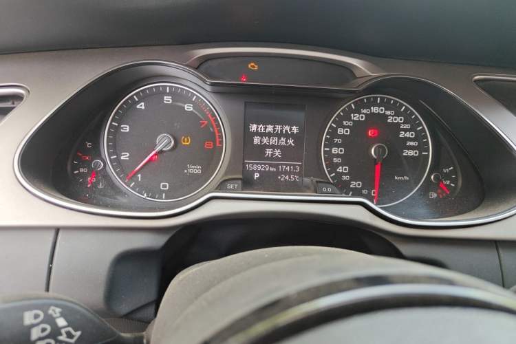 Used Audi A4L 2015 35 TFSI Automatic Standard Model Odometer Close Up