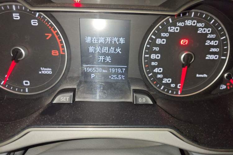 Used Audi A4L 2015 35 TFSI Automatic Standard Model Odometer Close Up
