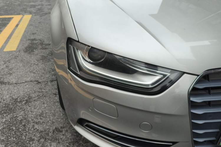 Used Audi A4L 2015 35 TFSI Automatic Standard Model Right Front Headlight