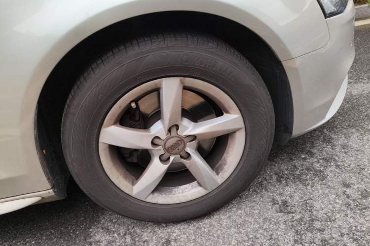 Used Audi A4L 2015 35 TFSI Automatic Standard Model Right Front Wheel Hub
