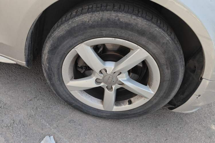 Used Audi A4L 2015 35 TFSI Automatic Standard Model Right Front Wheel Hub