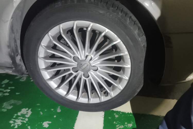 Used Audi A4L 2015 35 TFSI Automatic Comfort Model Right Front Wheel Hub