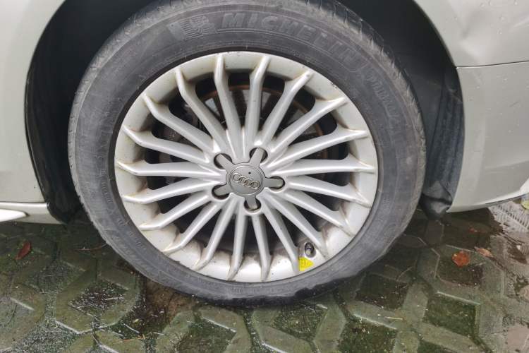Used Audi A4L 2015 35 TFSI Automatic Standard Model Right Front Wheel Hub