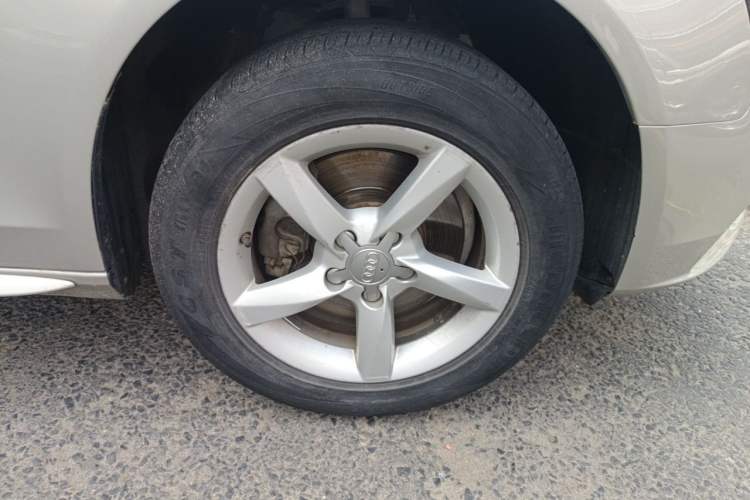 Used Audi A4L 2015 35 TFSI Automatic Standard Model Right Front Wheel Hub