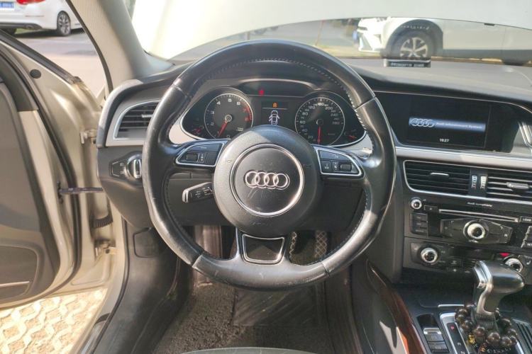 Used Audi A4L 2015 35 TFSI Automatic Comfort Model Steering Wheel
