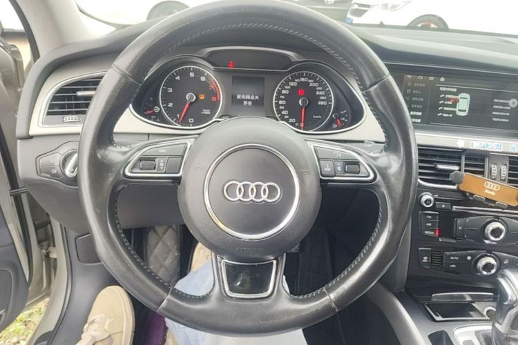 Used Audi A4L 2015 30 TFSI Automatic Comfort Model Steering Wheel