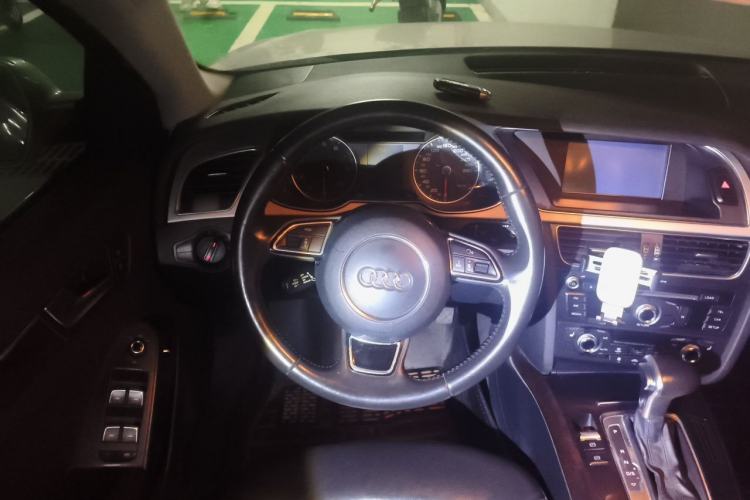 Used Audi A4L 2015 35 TFSI Automatic Comfort Model Steering Wheel