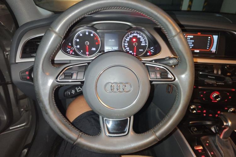 Used Audi A4L 2015 35 TFSI Automatic Standard Model Steering Wheel