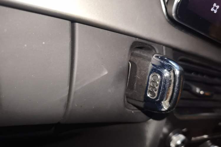 Used Audi A4L 2015 35 TFSI Automatic Comfort Model Vehicle Key