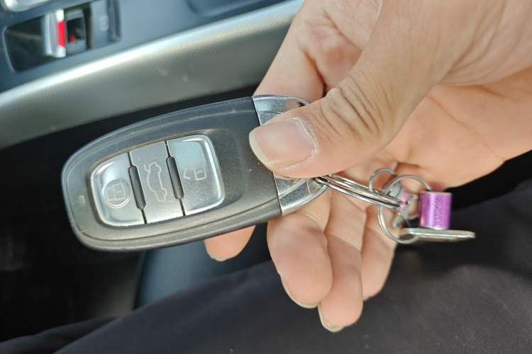 Used Audi A4L 2015 35 TFSI Automatic Standard Model Vehicle Key