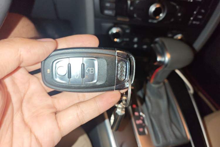 Used Audi A4L 2015 35 TFSI Automatic Standard Model Vehicle Key