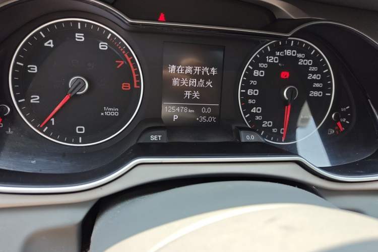 Used Audi A4L 2016 35 TFSI Automatic Standard Model Odometer Close Up