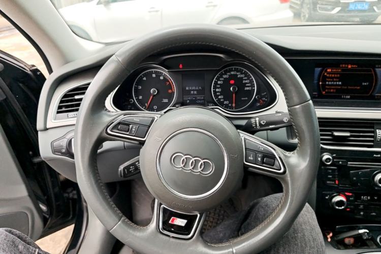 Used Audi A4L 2016 35 TFSI Collection Edition S line Comfort Model Steering Wheel