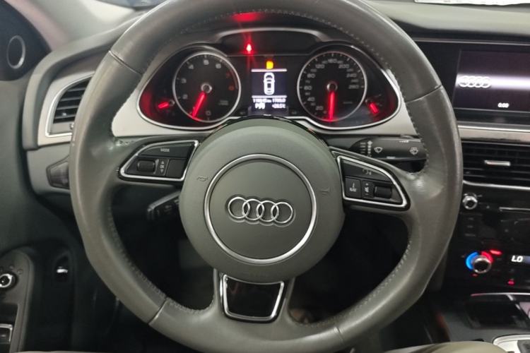 Used Audi A4L 2016 35 TFSI Collection Edition S line Comfort Model Steering Wheel