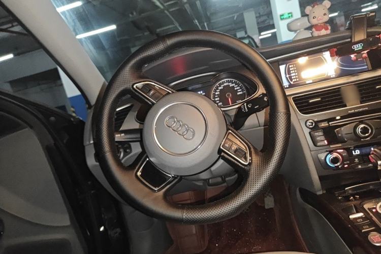 Used Audi A4L 2016 35 TFSI Collection Edition S line Comfort Model Steering Wheel