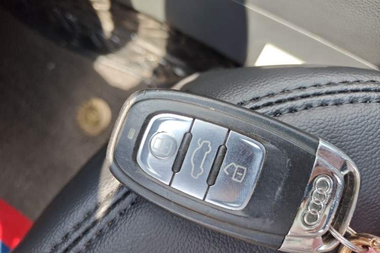 Used Audi A4L 2016 35 TFSI Automatic Standard Model Vehicle Key