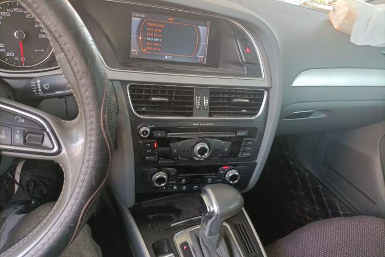 Used Audi A4L 2016 35 TFSI Automatic Standard Model Audio And AC Panel