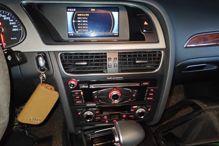Used Audi A4L 2016 35 TFSI Automatic Comfort Model Audio And AC Panel