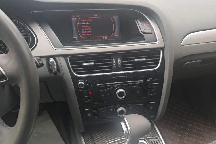 Used Audi A4L 2016 30 TFSI Collector's Edition Automatic Comfort Model Audio And AC Panel