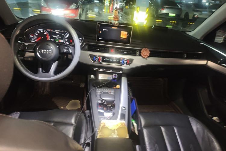 Used Audi A4L 2016 35 TFSI Collector's Edition Automatic Standard Model Center Console