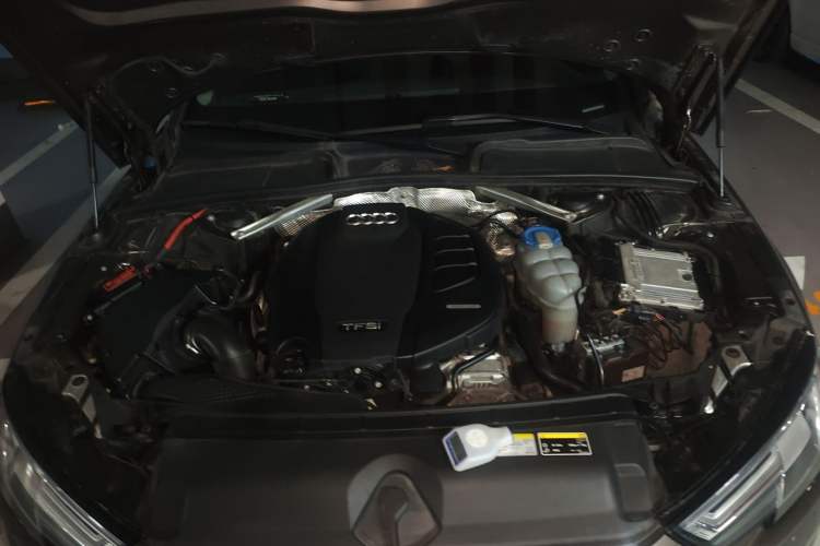 Used Audi A4L 2016 35 TFSI Collector's Edition Automatic Standard Model Engine Bay
