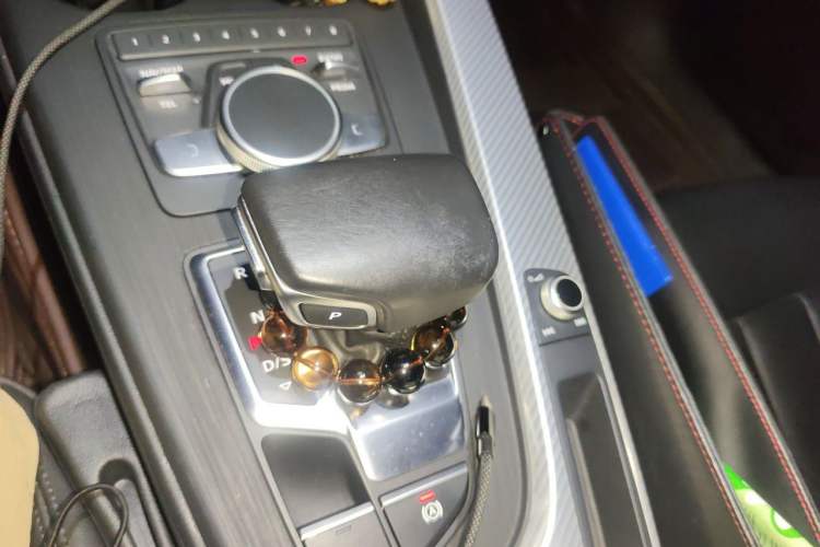 Used Audi A4L 2016 35 TFSI Collector's Edition Automatic Standard Model Gear Lever