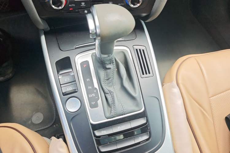 Used Audi A4L 2016 35 TFSI Collector's Edition Automatic Standard Model Gear Lever
