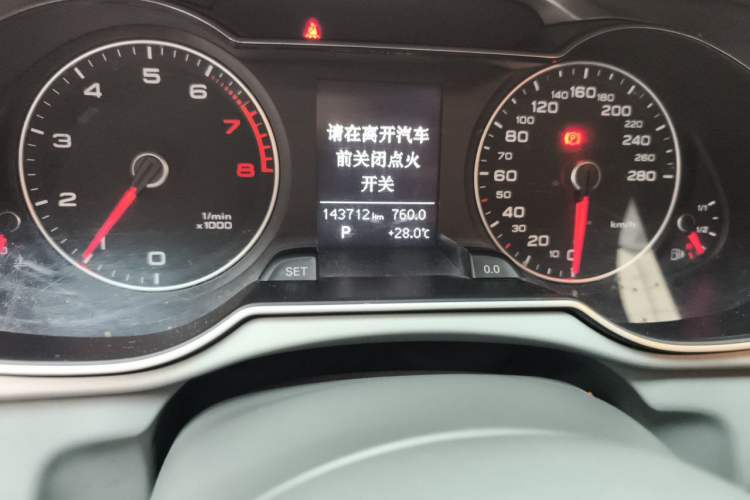 Used Audi A4L 2016 35 TFSI Collector's Edition Automatic Standard Model Odometer Close Up