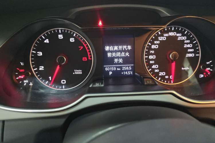Used Audi A4L 2016 35 TFSI Collector's Edition Automatic Standard Model Odometer Close Up