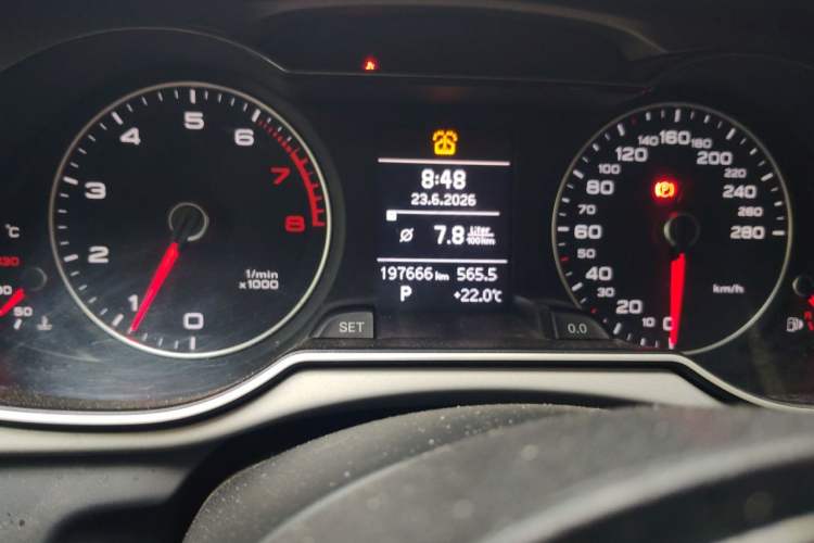 Used Audi A4L 2016 35 TFSI Collector's Edition Automatic Standard Model Odometer Close Up