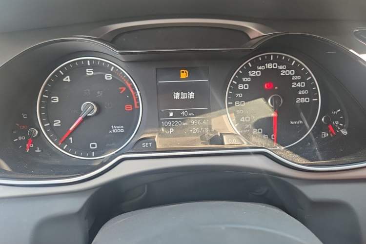 Used Audi A4L 2016 35 TFSI Collector's Edition Automatic Standard Model Odometer Close Up