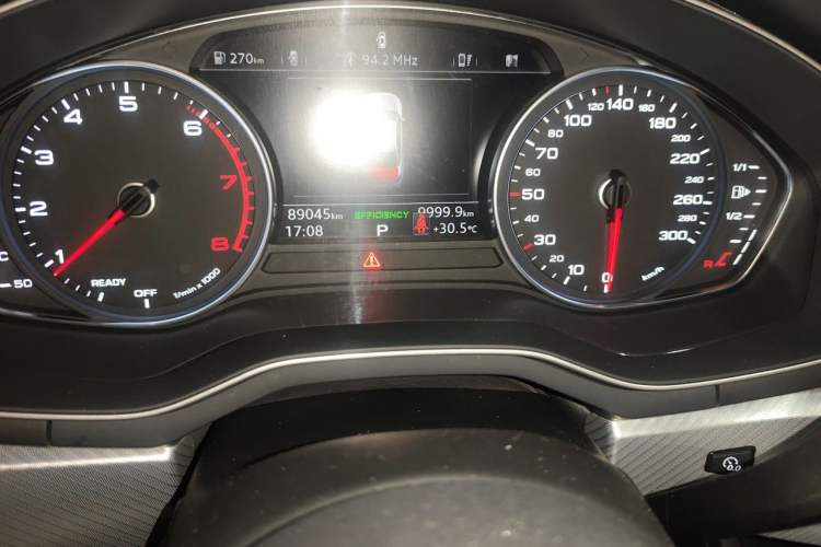 Used Audi A4L 2016 35 TFSI Collector's Edition Automatic Standard Model Odometer Close Up