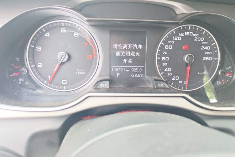 Used Audi A4L 2016 35 TFSI Collector's Edition Automatic Standard Model Odometer Close Up