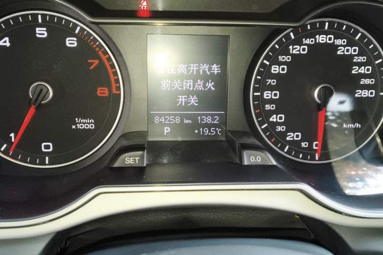 Used Audi A4L 2016 35 TFSI Collection Edition S line Comfort Model Odometer Close Up
