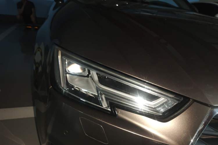 Used Audi A4L 2016 35 TFSI Collector's Edition Automatic Standard Model Right Front Headlight