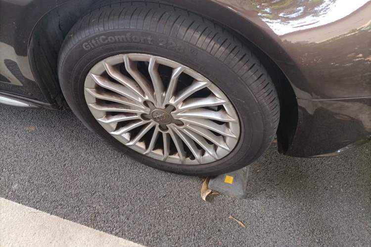 Used Audi A4L 2016 35 TFSI Automatic Standard Model Right Front Wheel Hub