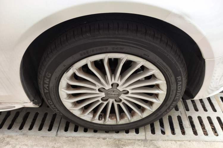 Used Audi A4L 2016 35 TFSI Collector's Edition Automatic Standard Model Right Front Wheel Hub
