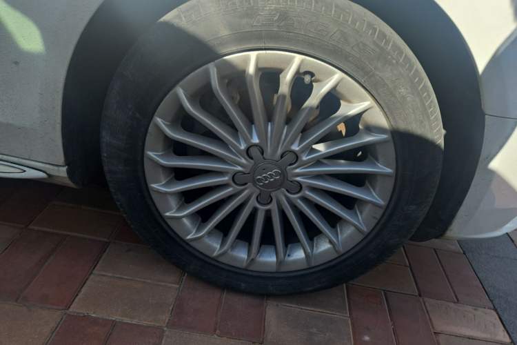 Used Audi A4L 2016 35 TFSI Collector's Edition Automatic Standard Model Right Front Wheel Hub