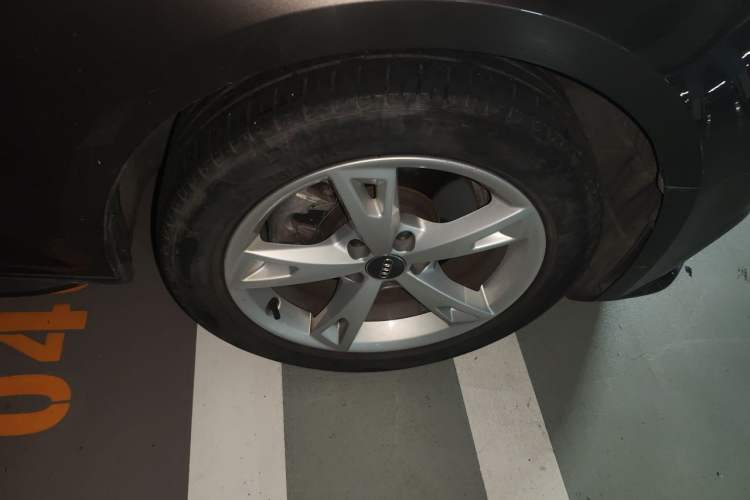 Used Audi A4L 2016 35 TFSI Collector's Edition Automatic Standard Model Right Front Wheel Hub