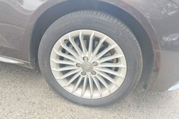 Used Audi A4L 2016 35 TFSI Collector's Edition Automatic Standard Model Right Front Wheel Hub