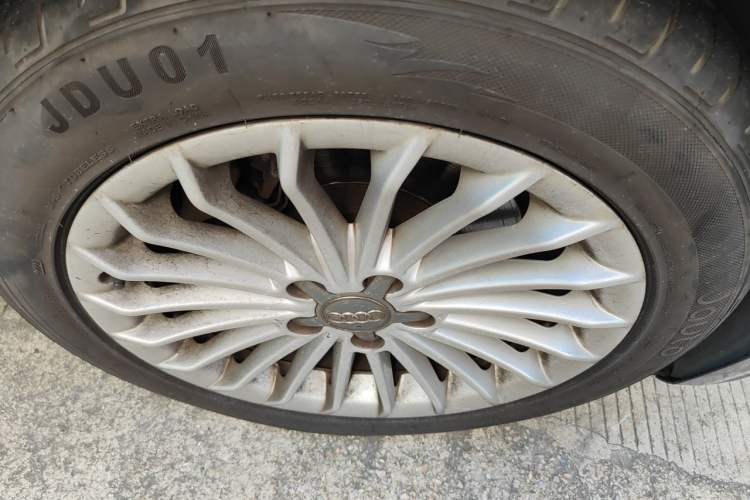 Used Audi A4L 2016 35 TFSI Collector's Edition Automatic Standard Model Right Front Wheel Hub