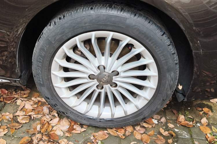 Used Audi A4L 2016 35 TFSI Collection Edition S line Comfort Model Right Front Wheel Hub