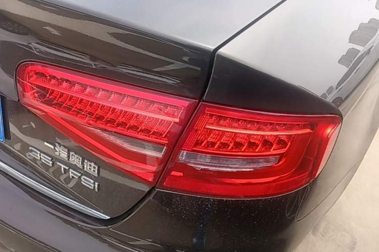 Used Audi A4L 2016 35 TFSI Collector's Edition Automatic Standard Model Right Rear Taillight