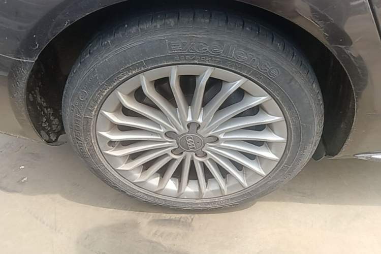 Used Audi A4L 2016 35 TFSI Collector's Edition Automatic Standard Model Right Rear Wheel Hub